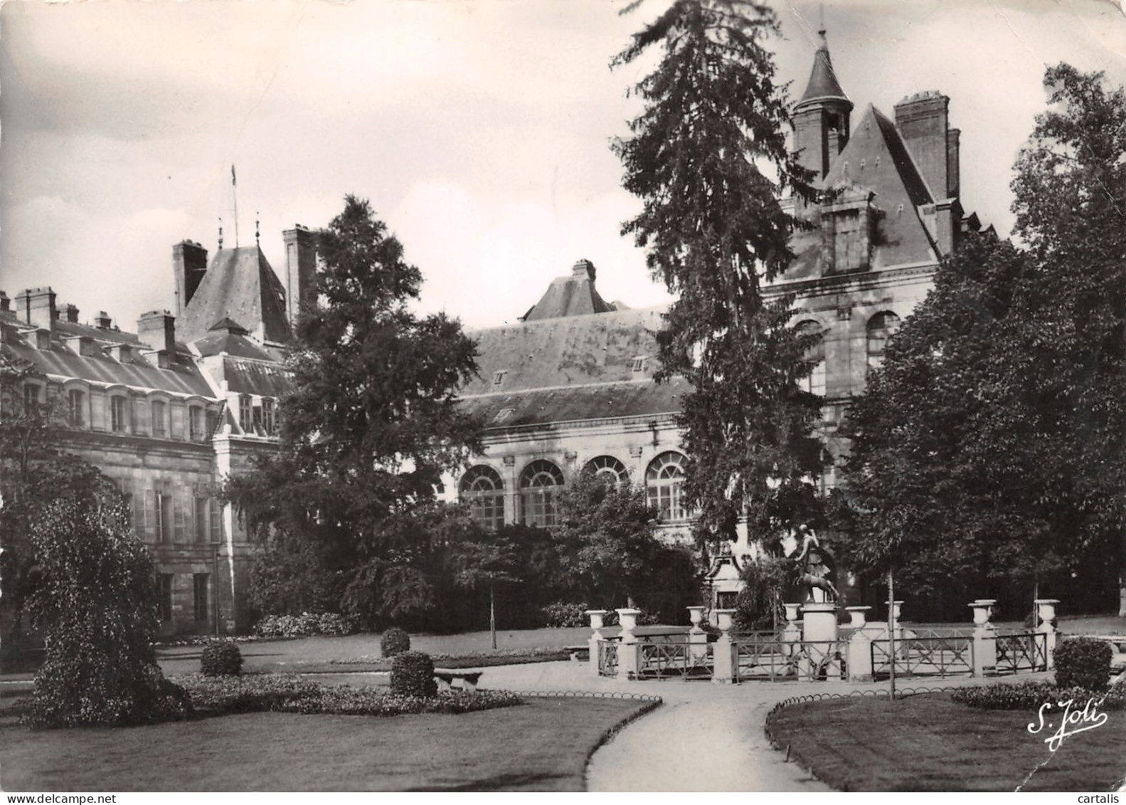 77-FONTAINEBLEAU-N°3827-A/0395 - Fontainebleau