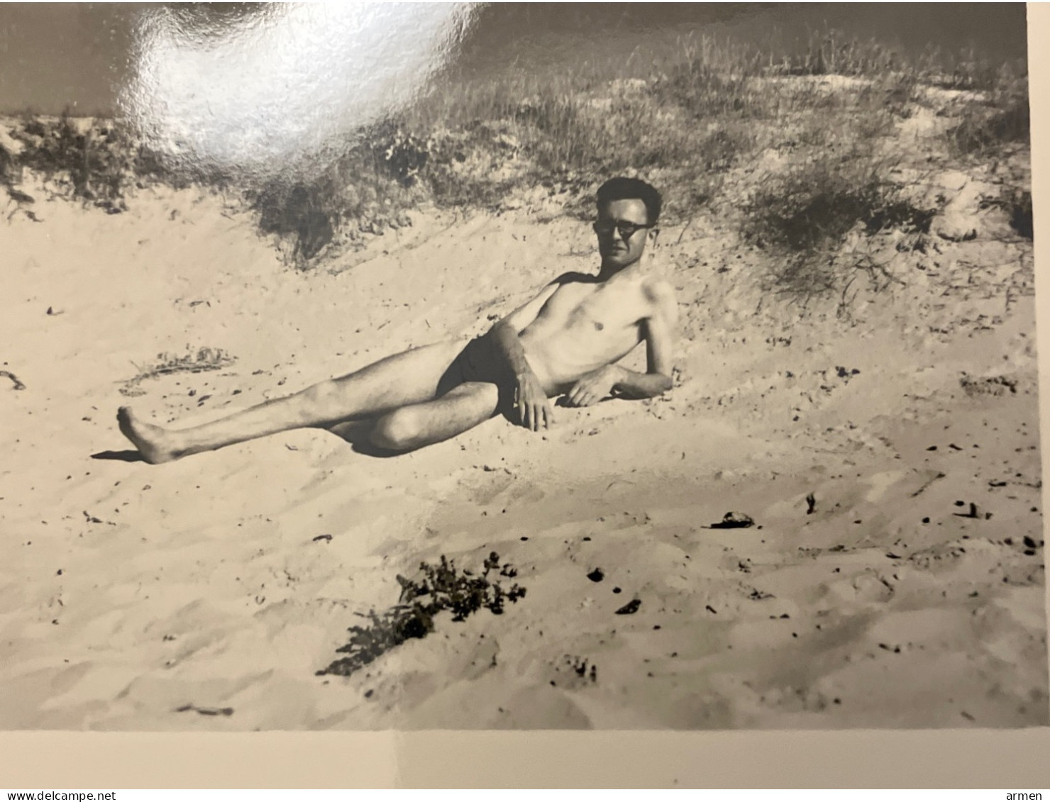 Réal Photo - Pin Up Plage Homme Torse Nu  Allongé  Sur La Plage  BOY ON THE BEACH - Pin-up