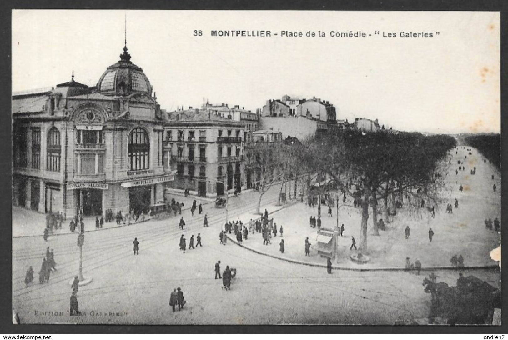 Montpelier  France - C.P.A.  Place De La Comédie Les Galeries - Montpellier
