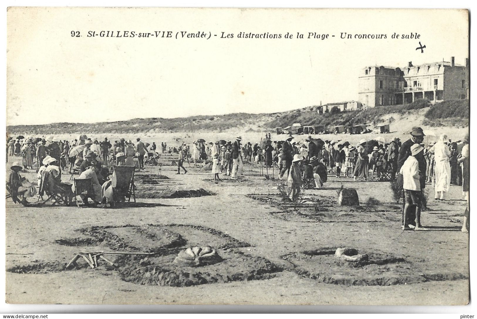 SAINT GILLES SUR VIE - Les Distractions De La Plage - Un Concours De Sable - Saint Gilles Croix De Vie