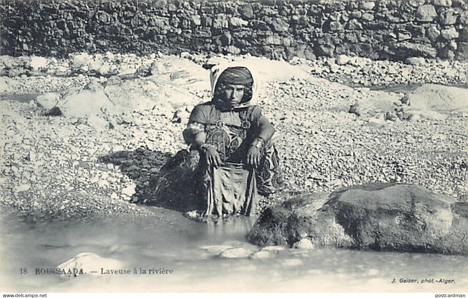 Algérie - BOU SAADA - Laveuse à La Rivière - Ed. J. Geiser 18 - Femmes