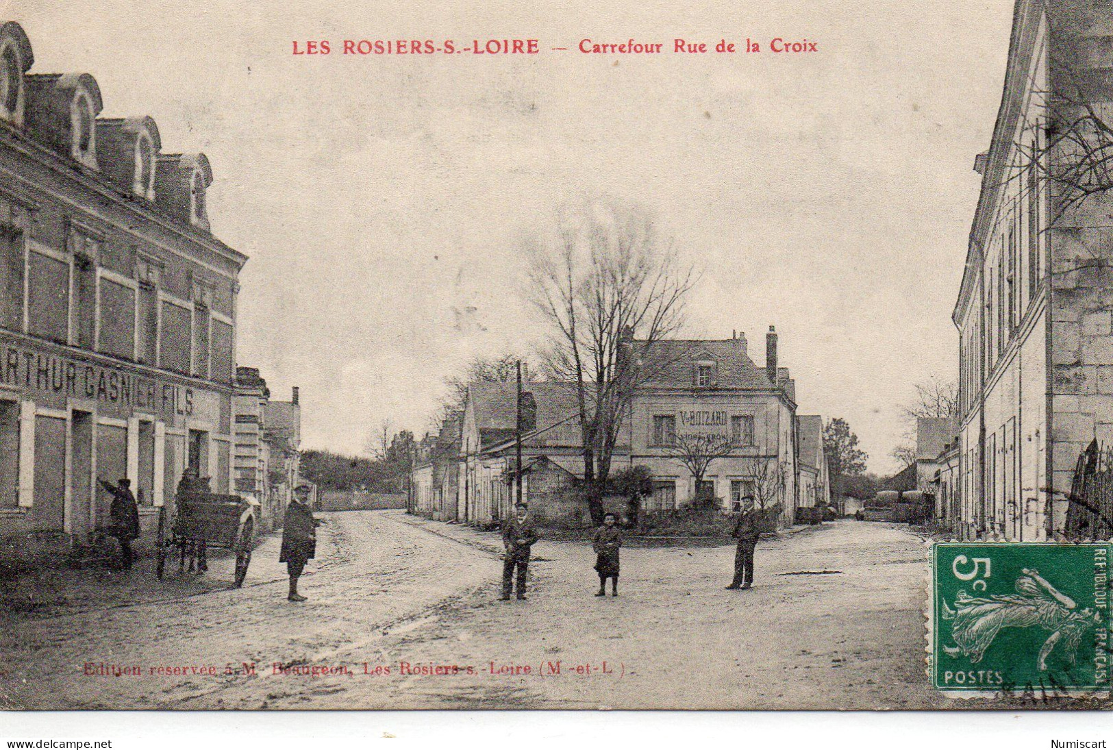 Les Rosiers-sur-Loire Animée Carrefour Rue De La Croix Attelage "Arthur Gasnier Et Fils" - Autres & Non Classés