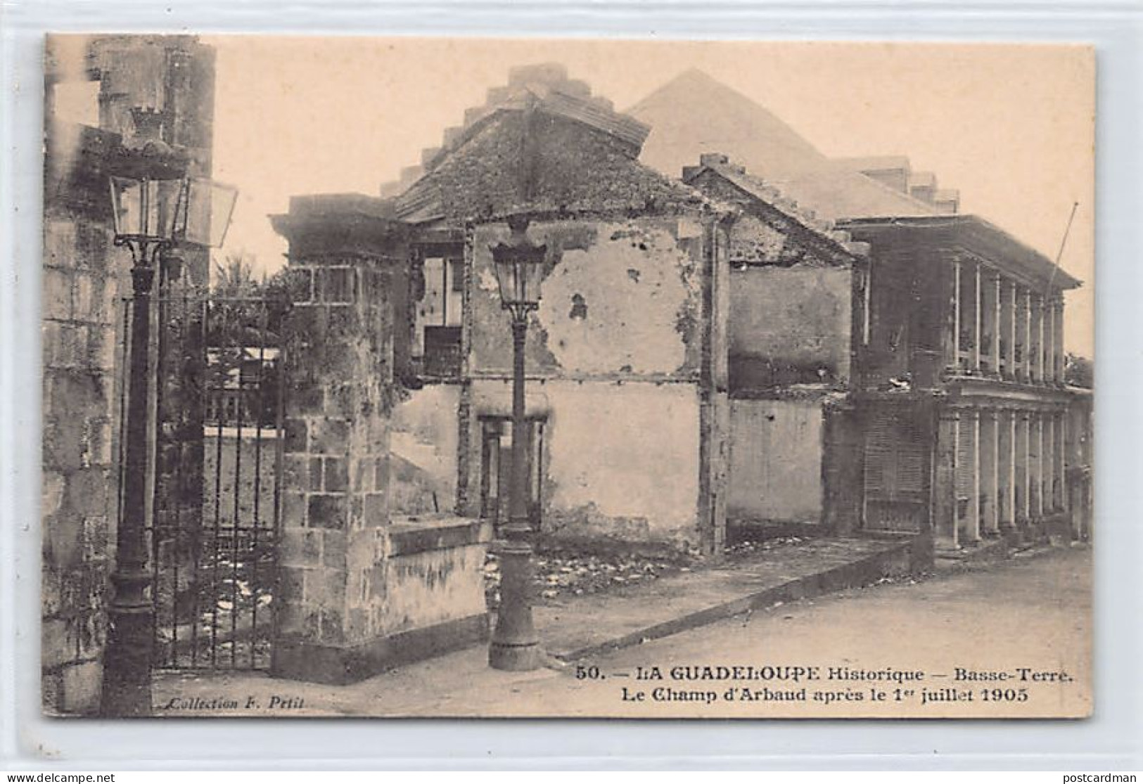 La Guadeloupe Historique - BASSE-TERRE - Le Champ D'Arbaud Après Le 1er Juillet 1905 - Ed. F. Petit 50 - Basse Terre