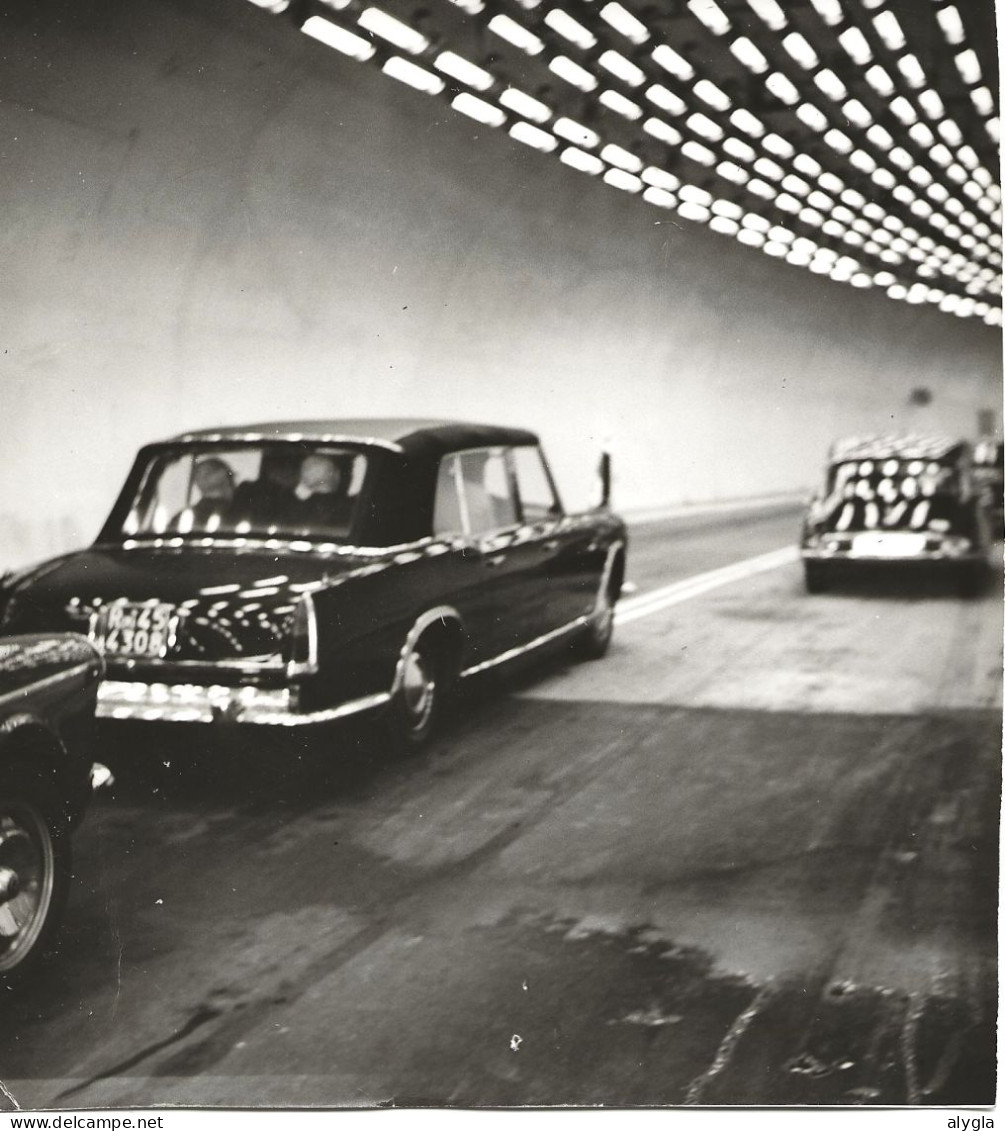 74 - CHAMONIX - TUNNEL Du Mont-Blanc, Les 2 Présidents Ouvrent Le Tunnel. Photo 16 X 17,5 Cm. - Lieux