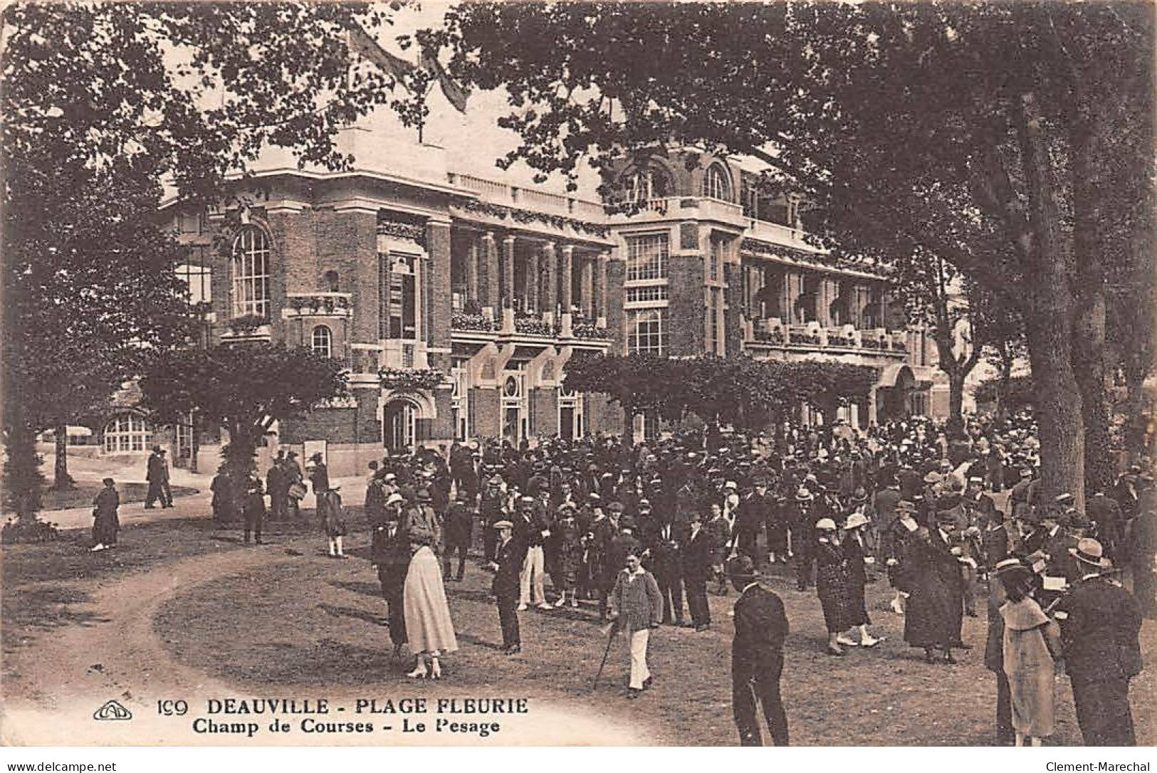 DEAUVILLE - Champ De Courses - Le Pesage - Très Bon état - Deauville