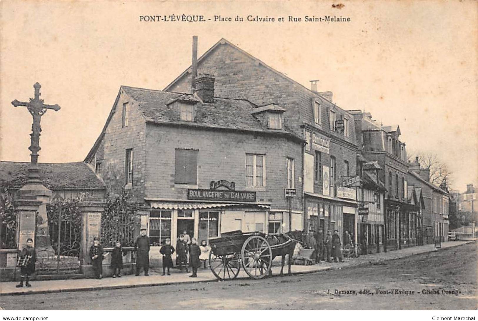 PONT L'EVEQUE - Place Du Calvaire Et Rue Saint Melaine - Très Bon état - Pont-l'Evèque