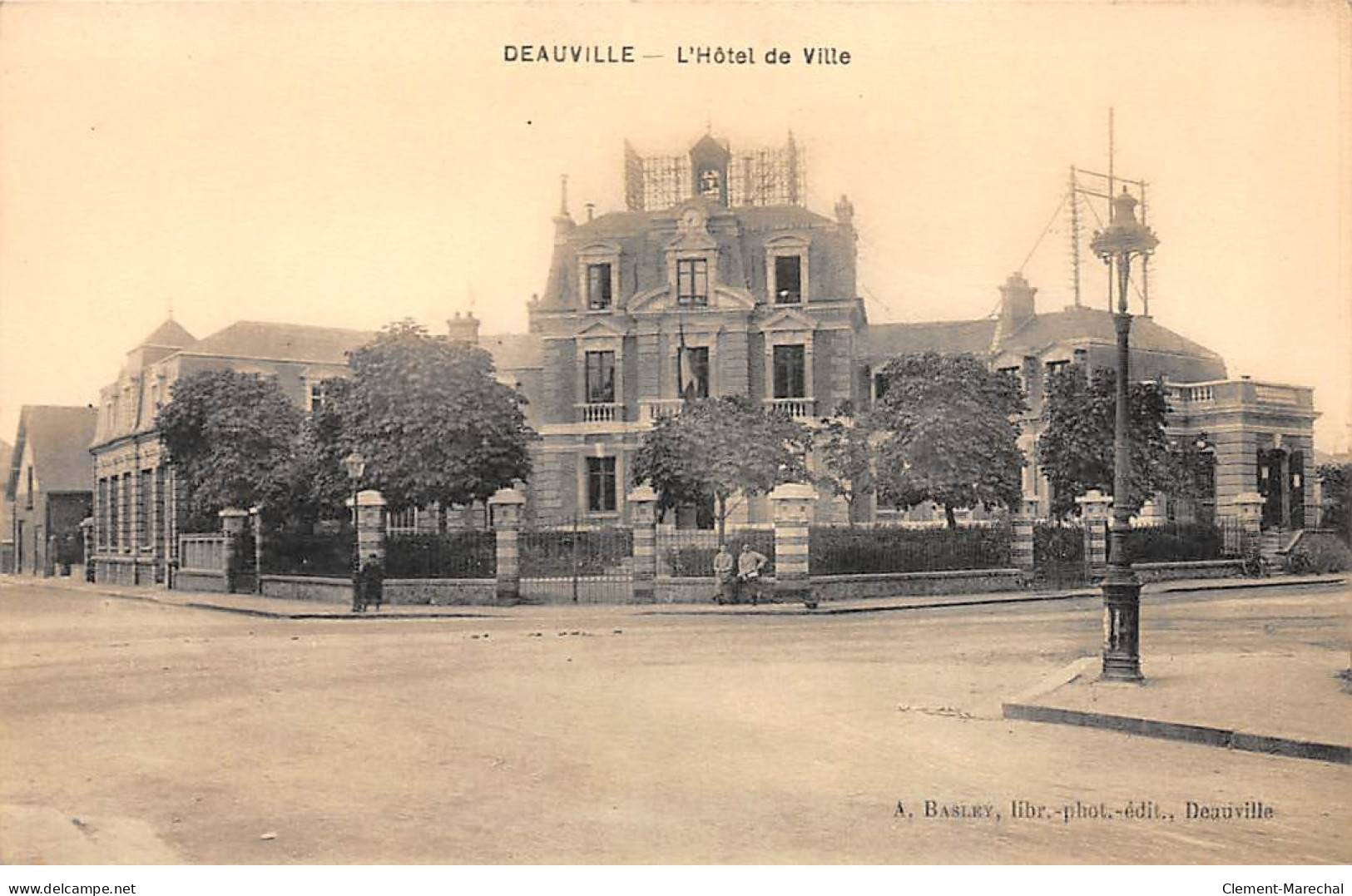 DEAUVILLE - L'Hôtel De Ville - Très Bon état - Deauville