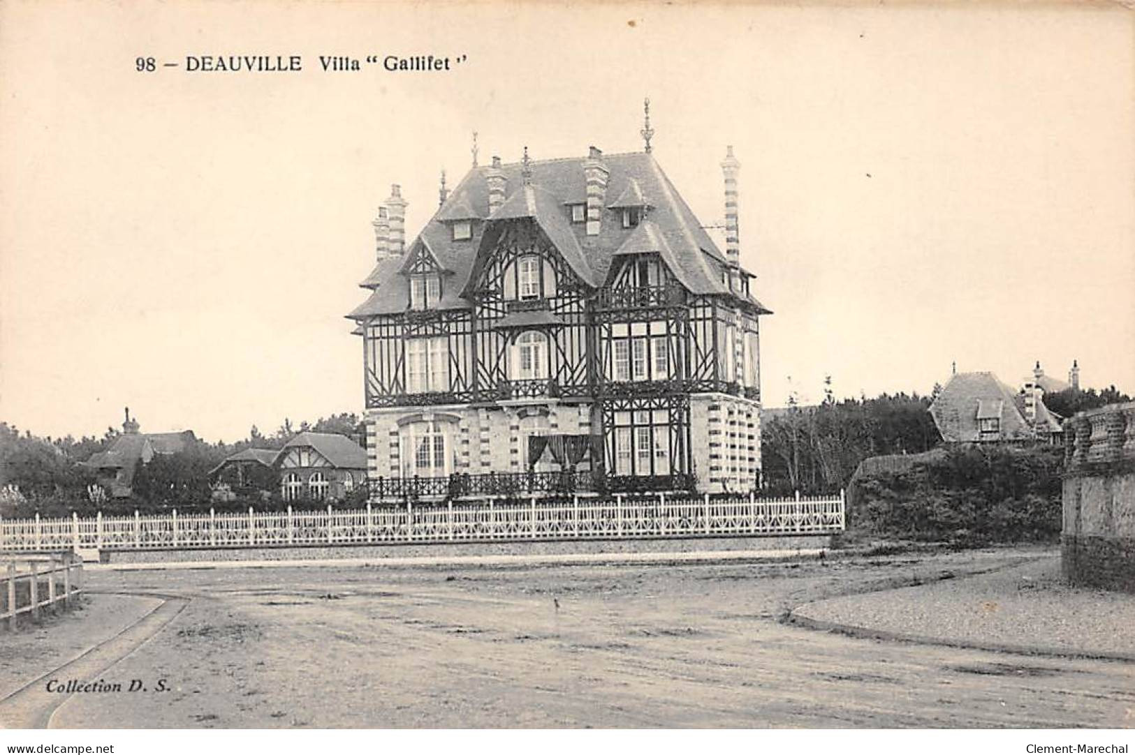 DEAUVILLE - Villa " Gallifet " - Très Bon état - Deauville