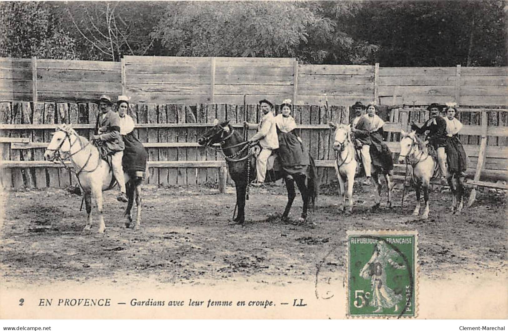 EN PROVENCE - Gardians Avec Leur Femme En Croupe - Très Bon état - Autres & Non Classés