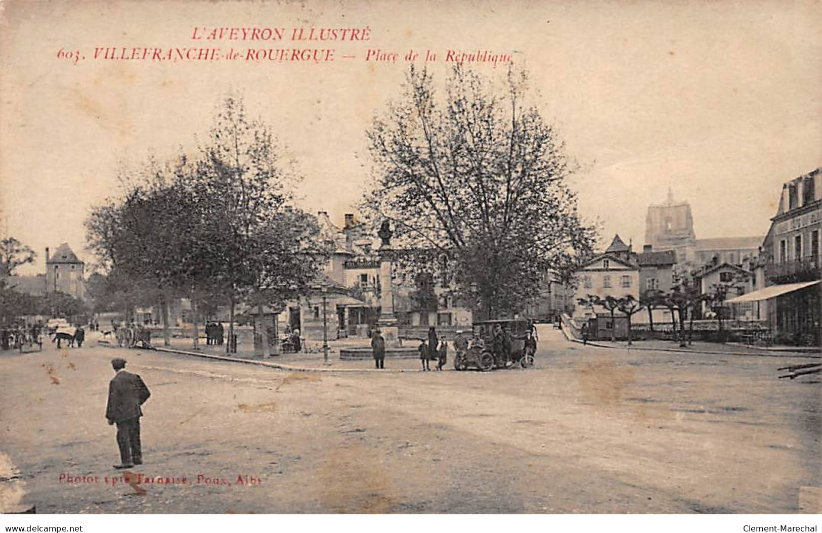 VILLEFRANCHE DE ROUERGUE - Place De La République - Très Bon état - Villefranche De Rouergue