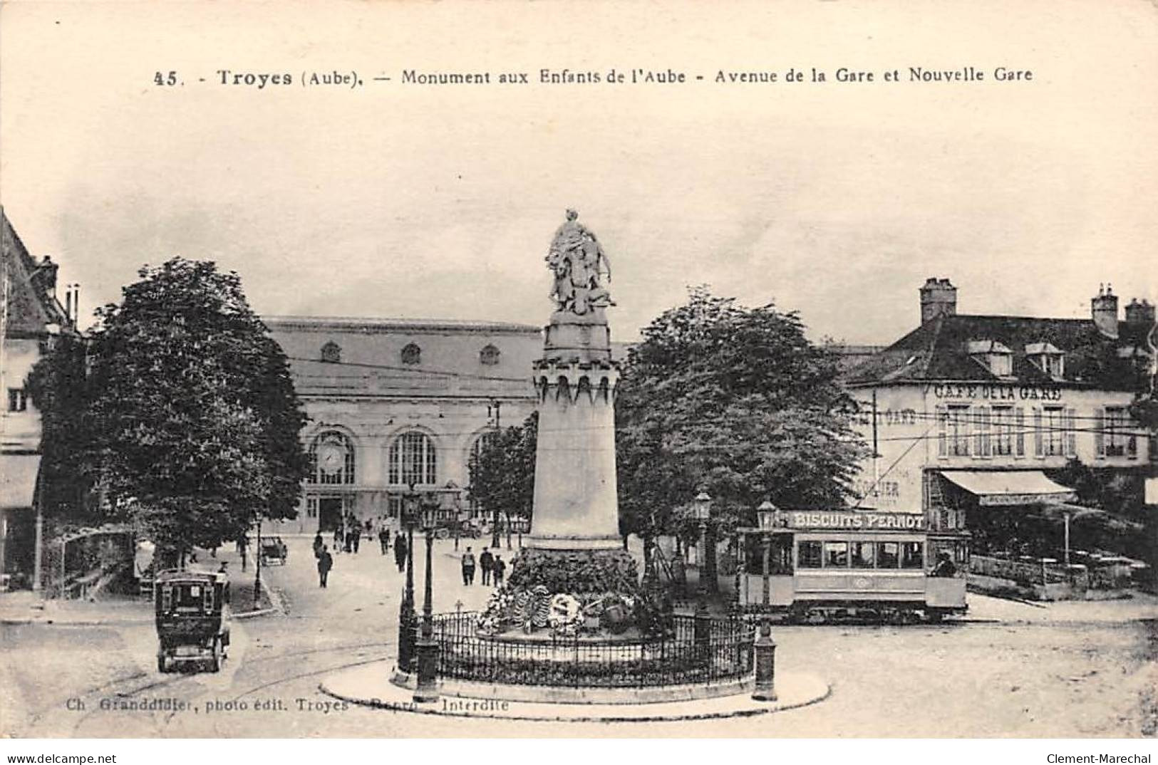 TROYES - Monument Aux Enfants De L'Aube - Avenue De La Gare Et Nouvelle Gare - Très Bon état - Troyes