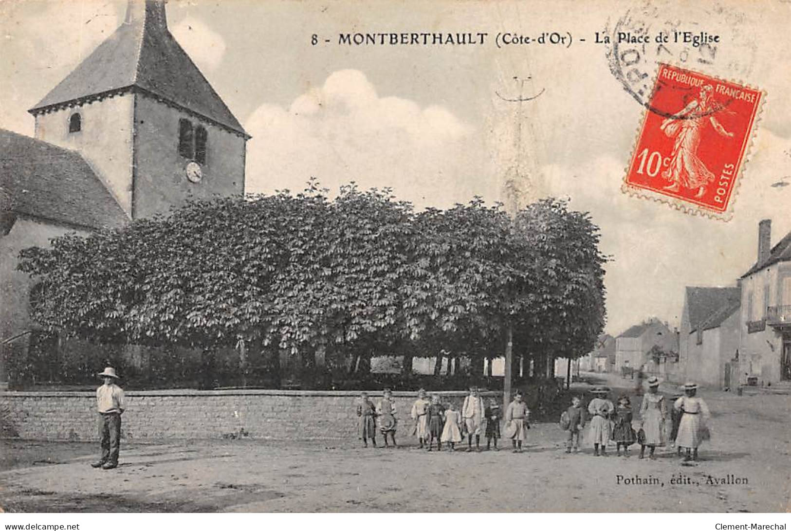 MONTBERTHAULT - La Place De L'Eglise - Très Bon état - Autres & Non Classés