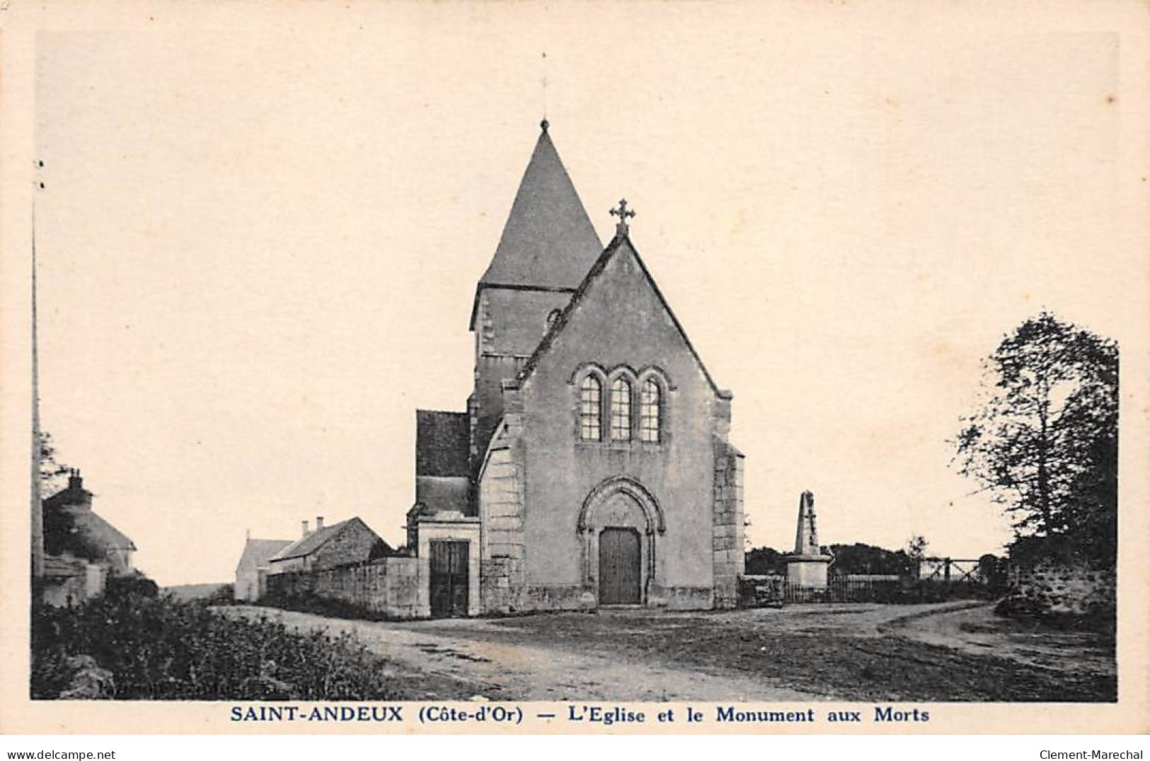 SAINT ANDEUX - L'Eglise Et Le Monument Aux Morts - Très Bon état - Otros & Sin Clasificación