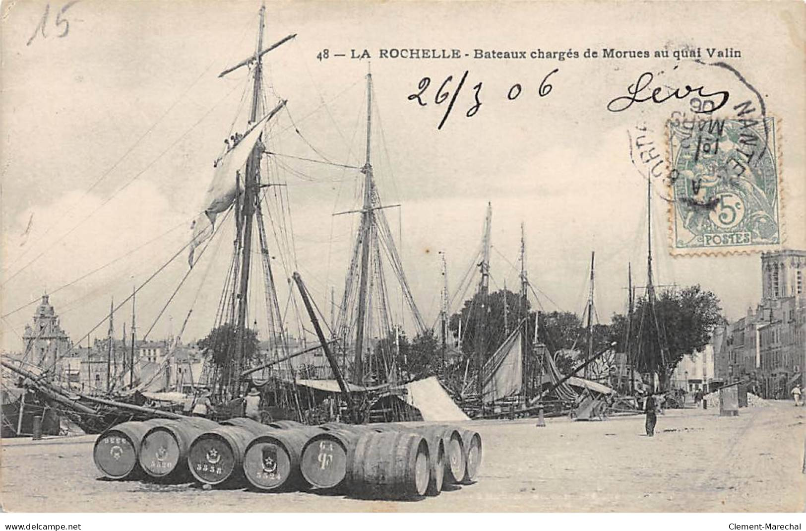 LA ROCHELLE - Bateaux Chargés De Morues Au Quai Valin - Très Bon état - La Rochelle