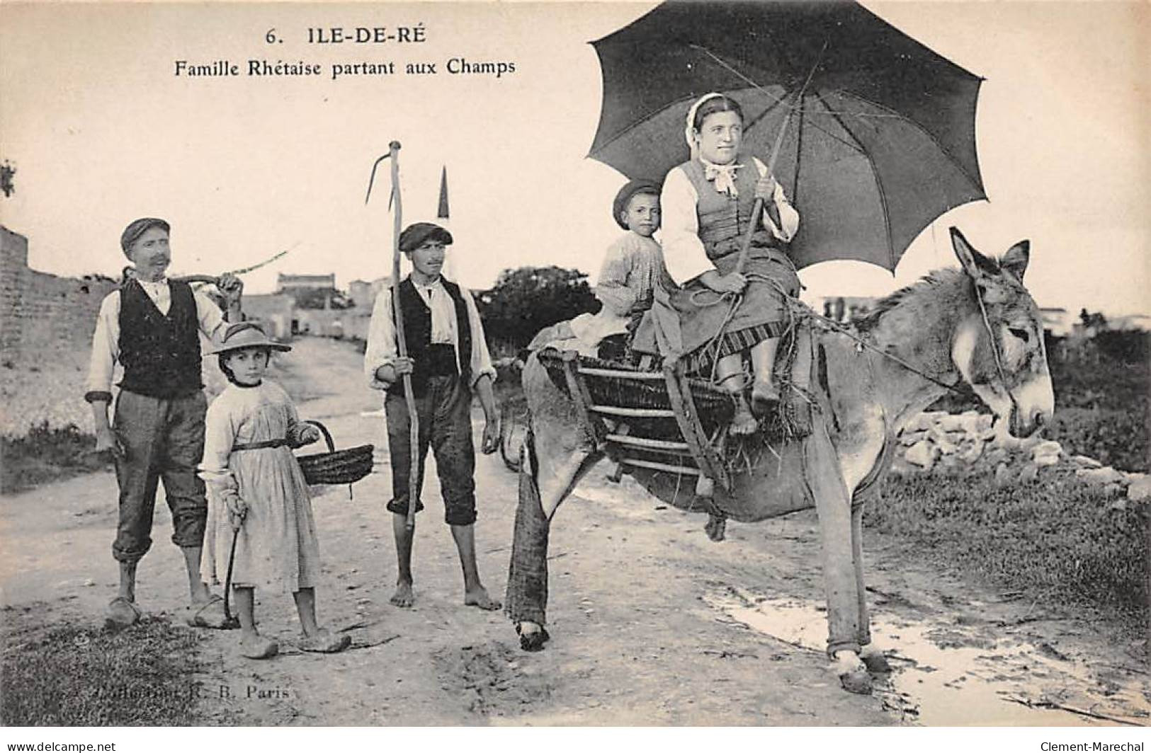 ILE DE RE - Famille Rhétaise Partant Aux Champs - Très Bon état - Ile De Ré