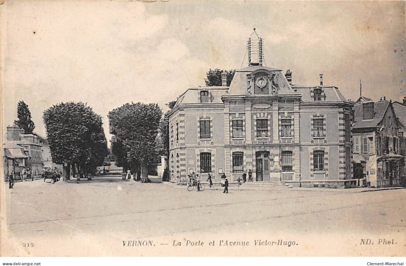 VERNON - La Poste Et L'Avenue Victor Hugo - état - Vernon