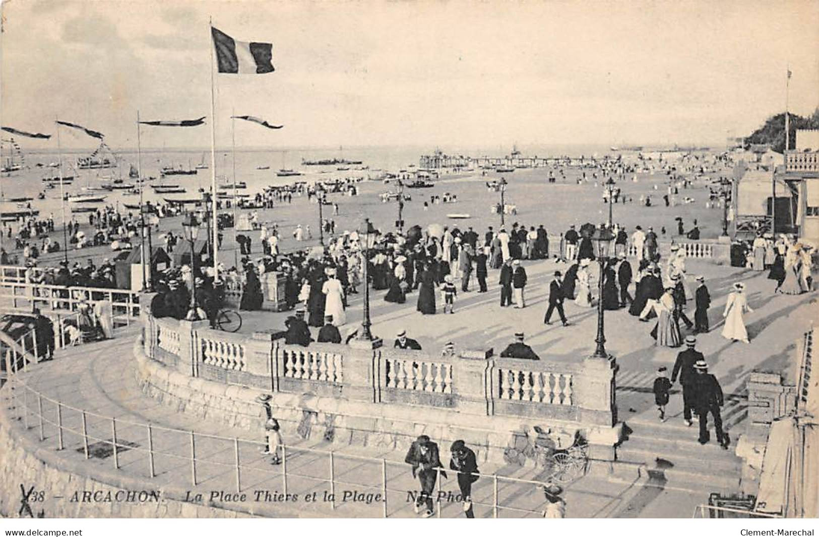 ARCACHON - La Place Thiers Et La Plage - Très Bon état - Arcachon