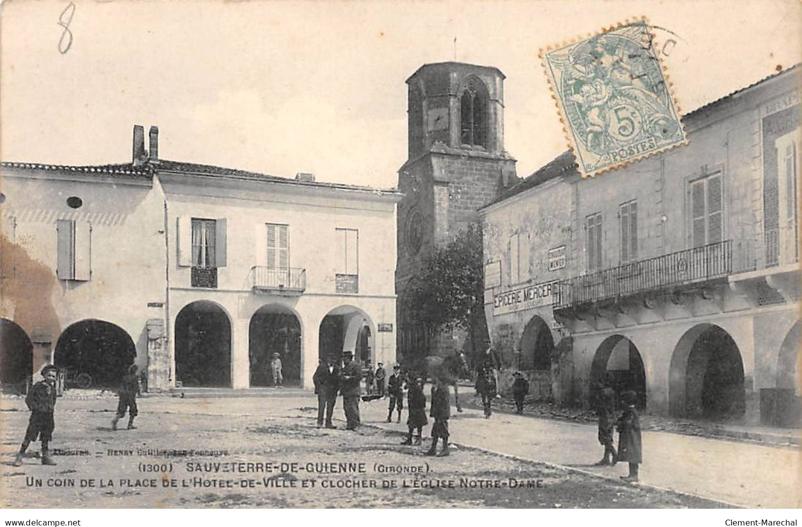 SAUVETERRE DE GUIENNE - Un Coin De La Place De L'Hôtel De Ville Et Clocher De L'Eglise Notre Dame - Très Bon état - Andere & Zonder Classificatie