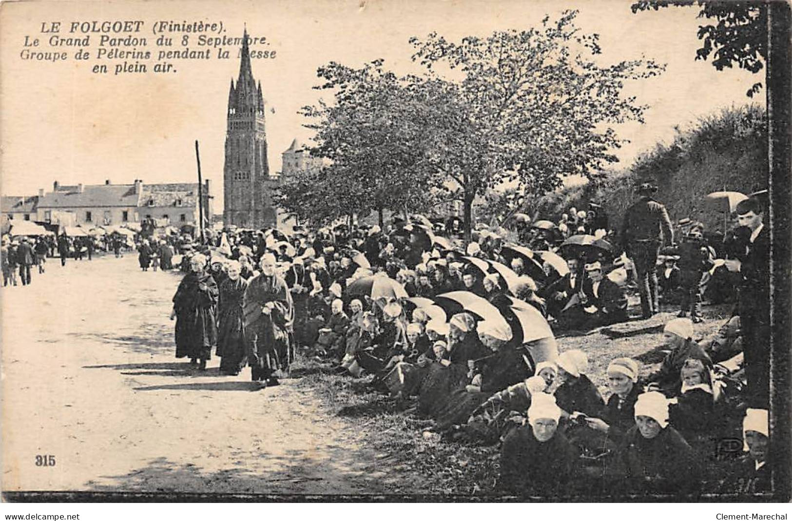 LE FOLGOET - Le Grand Pardon Du 8 Septembe - Groupe De Pélerins Pendant La Messe En Plein Air - Très Bon état - Le Folgoët