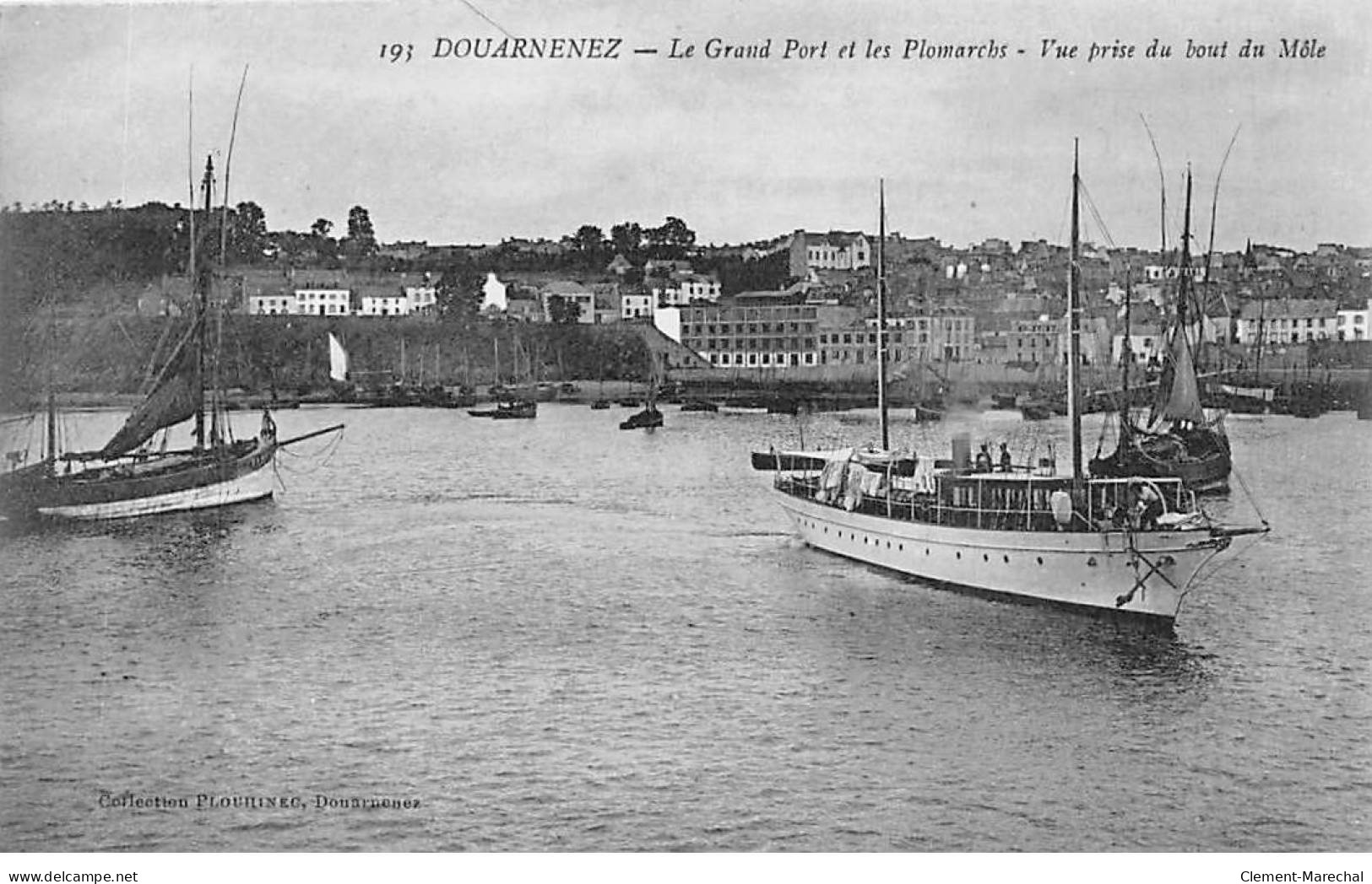 DOUARNENEZ - Le Grand Port Et Les Plomarchs - Vue Prise Du Bout Du Môle - Très Bon état - Douarnenez