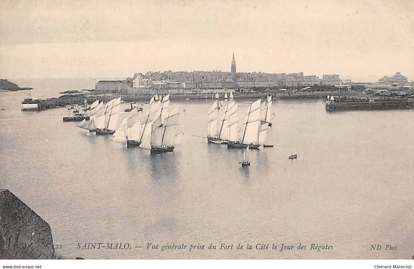 SAINT MALO - Vue Générale Prise Du Fort De La Cité Le Jour Des Régates - Très Bon état - Saint Malo