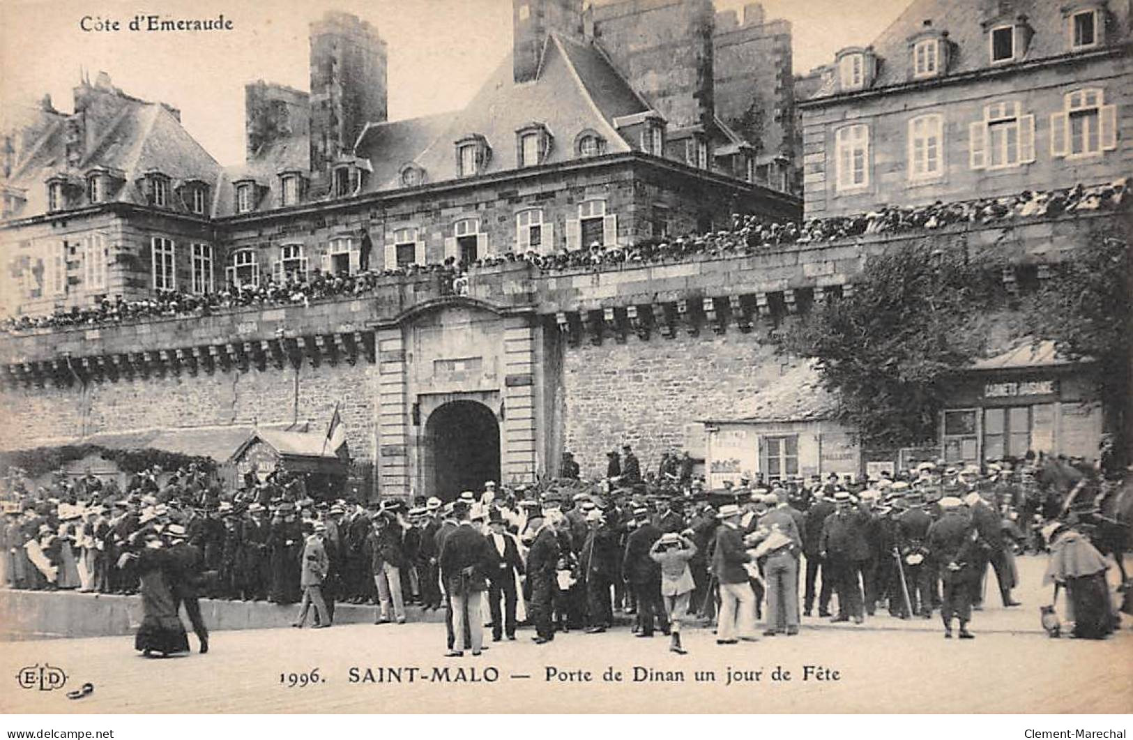 SAINT MALO - Porte De Dinan Un Jour De Fête - Très Bon état - Saint Malo