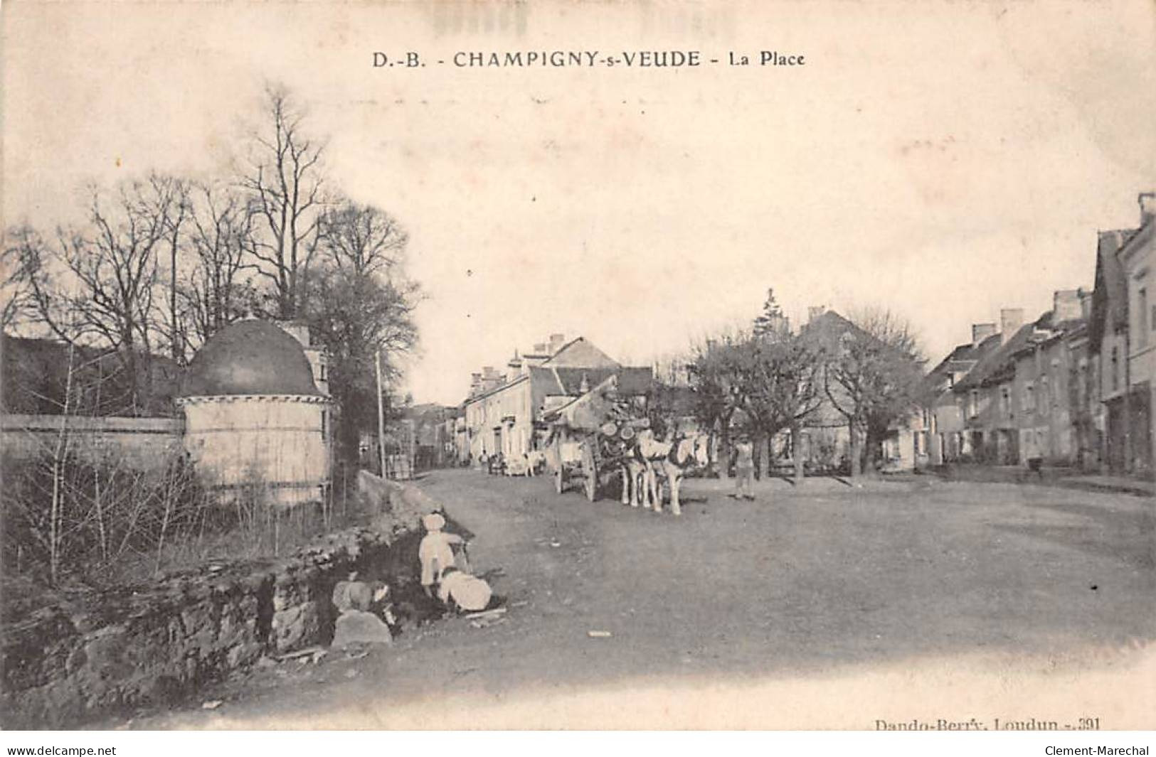 CHAMPIGNY SUR VEUDE - La Place - Très Bon état - Champigny-sur-Veude