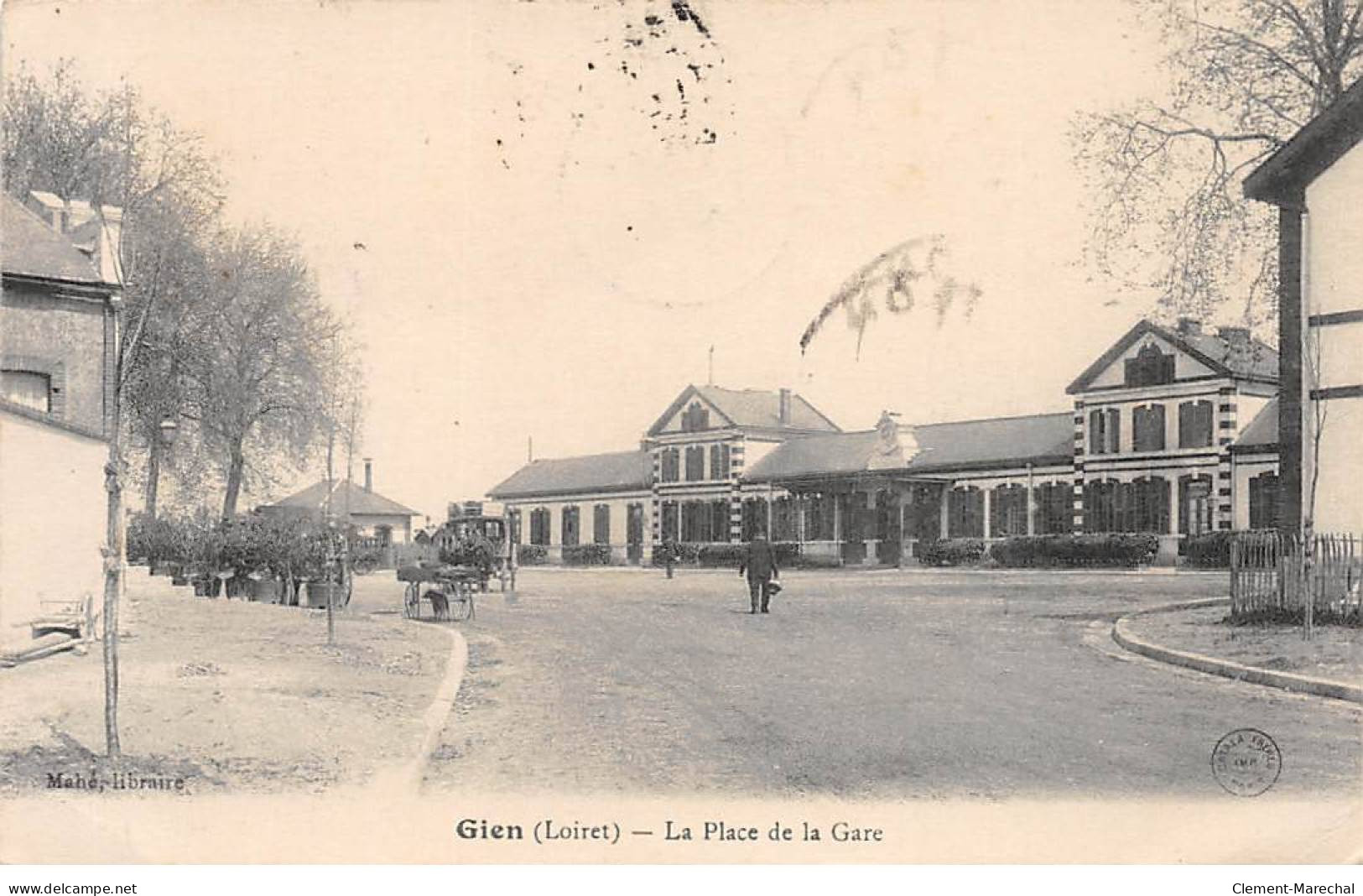 GIEN - La Place De La Gare - Très Bon état - Gien