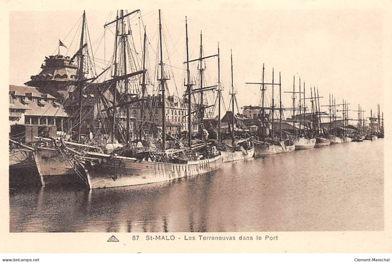 SAINT MALO - Les Terreneuvas Dans Le Port - Très Bon état - Saint Malo