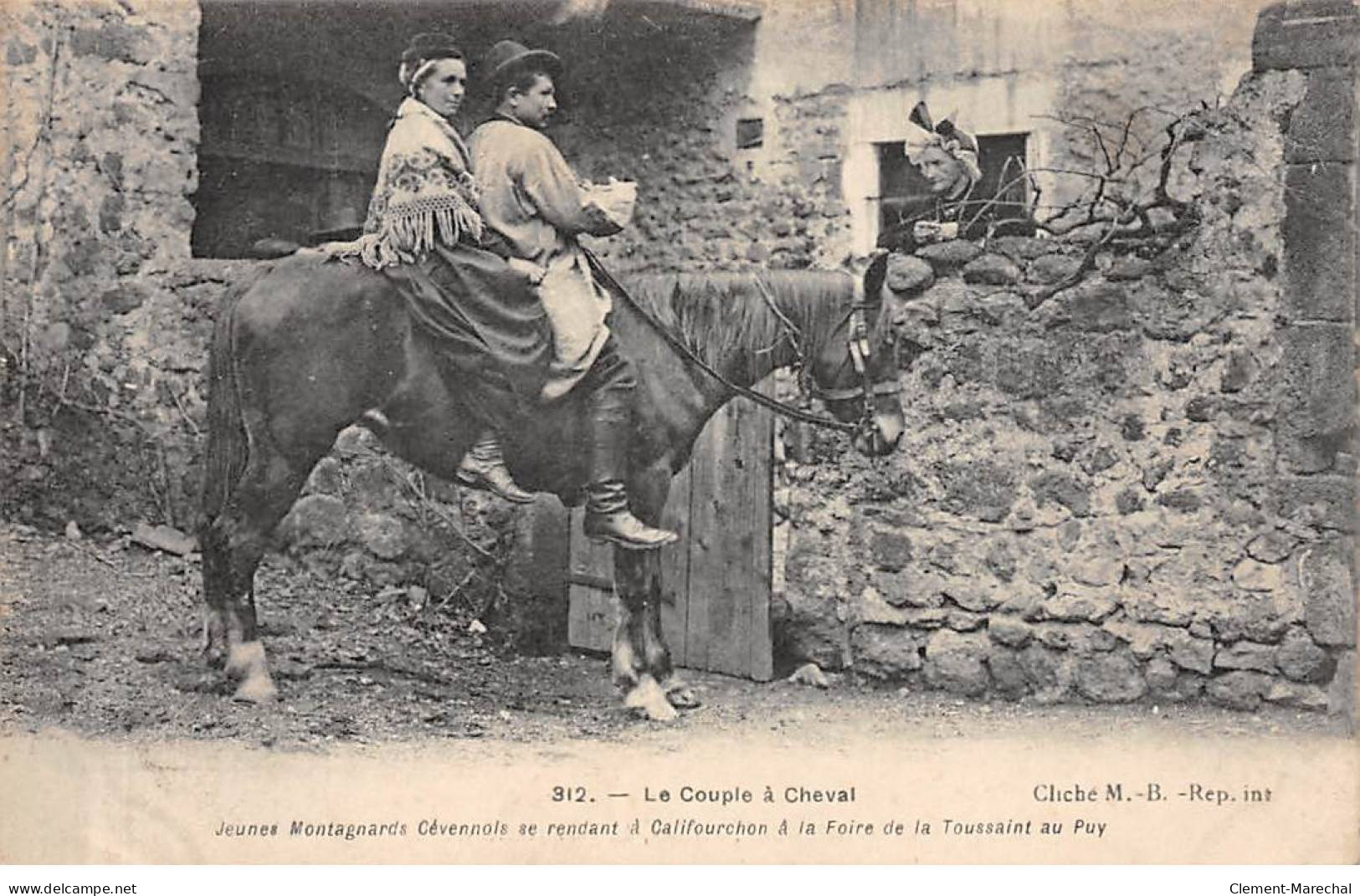 Le Couple à Cheval - Jeunes Se Rendant à La Foire De La Toussaint Au PUY - Très Bon état - Sonstige & Ohne Zuordnung