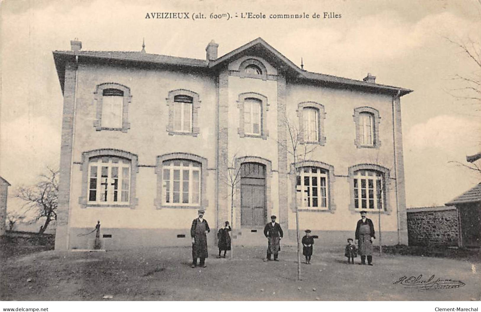 AVEIZIEUX - L'Ecole Communale De Filles - Très Bon état - Andere & Zonder Classificatie