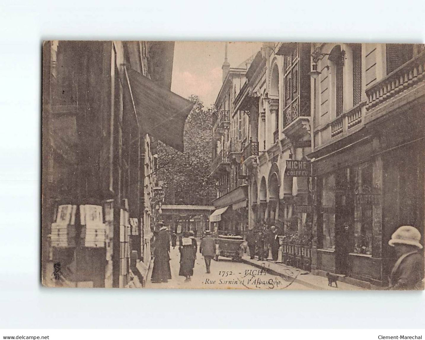 VICHY : Rue Sornin Et L'Alhambra - état - Vichy