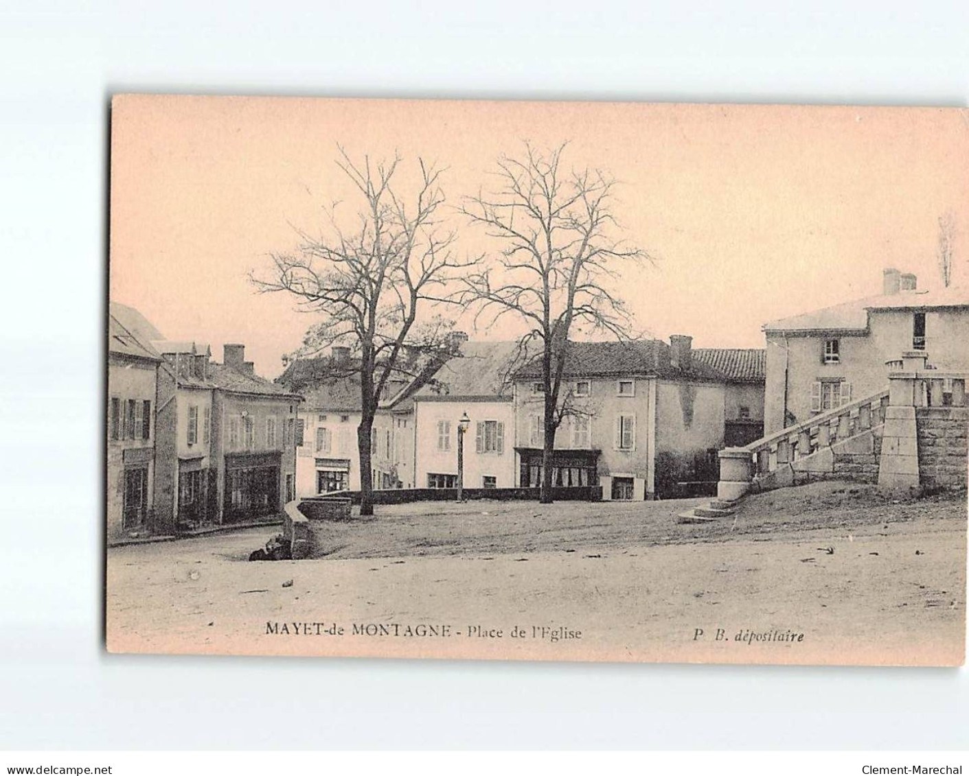 MAYET DE MONTAGNE : Place De L'Eglise - Très Bon état - Andere & Zonder Classificatie