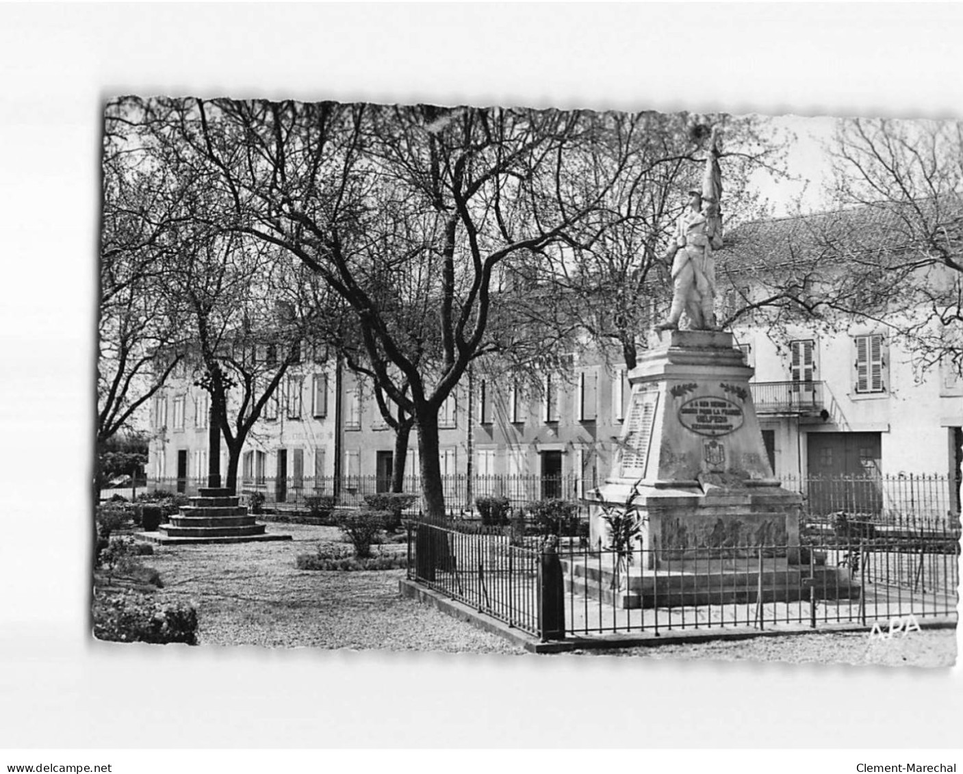 BELPECH : Le Jardin Public, Monument Aux Morts Et La Croix De Pierre Du XIVe Siècle - état - Sonstige & Ohne Zuordnung