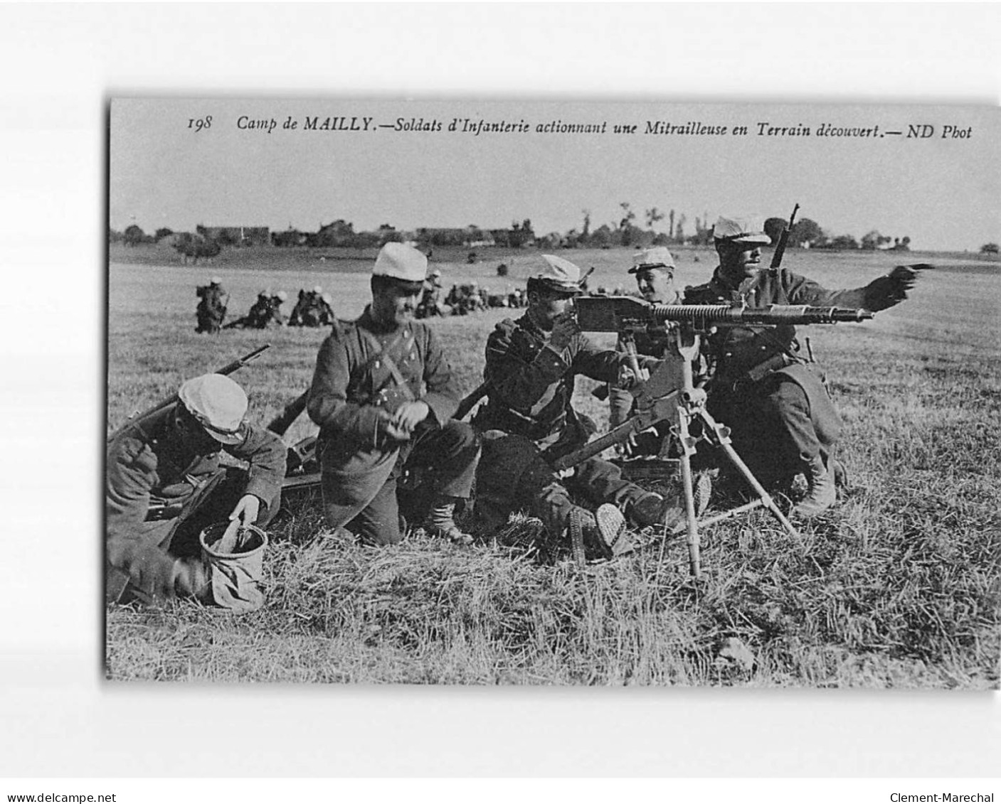 Camp De MAILLY : Soldat D'Infanterie Actionnant Une Mitrailleuse En Terrain Découvert - Très Bon état - Mailly-le-Camp