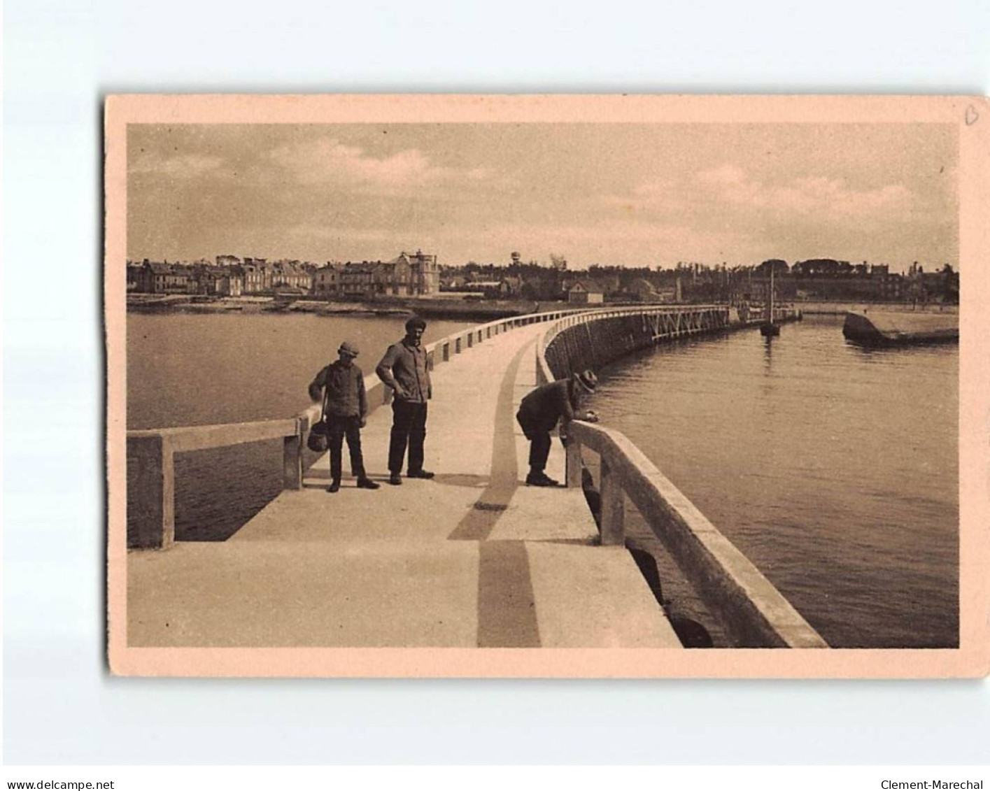 GRANDCAMP LES BAINS : La Jetée Et L'entrée Du Port - Très Bon état - Andere & Zonder Classificatie