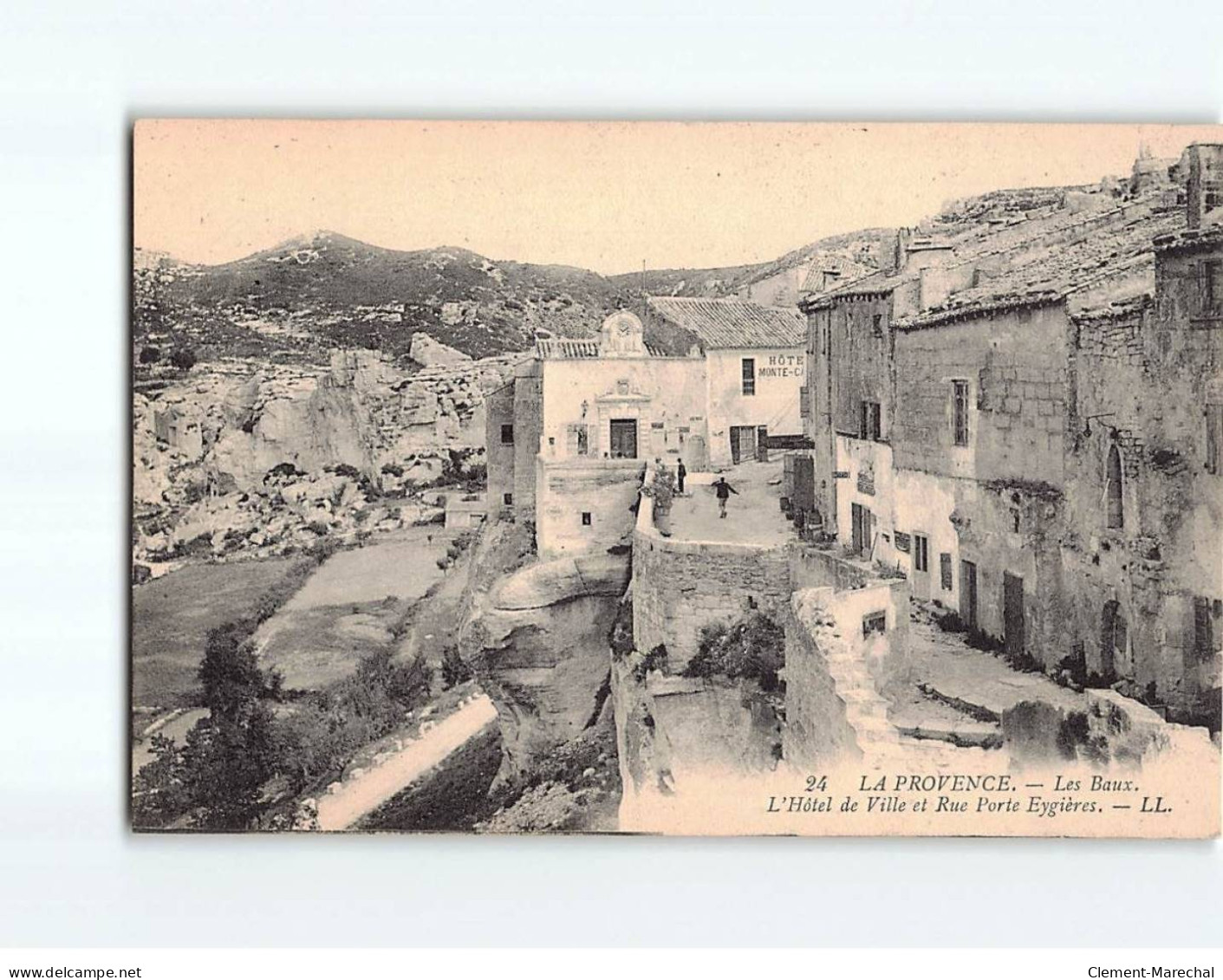 LES BAUX :  L'Hôtel De Ville Et Rue Porte Eygières - Très Bon état - Les-Baux-de-Provence