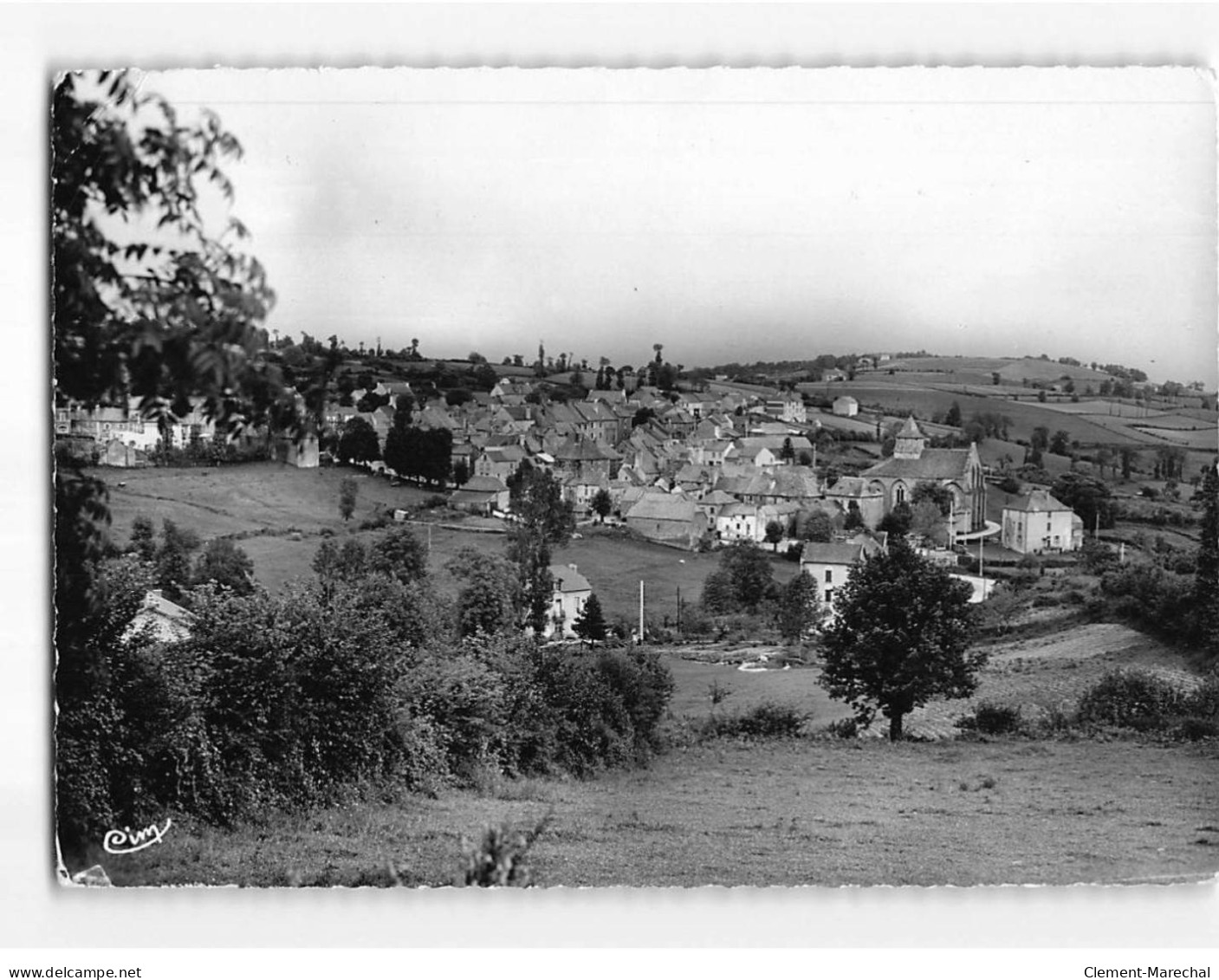 RIEUPEYROUX : Vue Générale Du Bourg - Très Bon état - Sonstige & Ohne Zuordnung