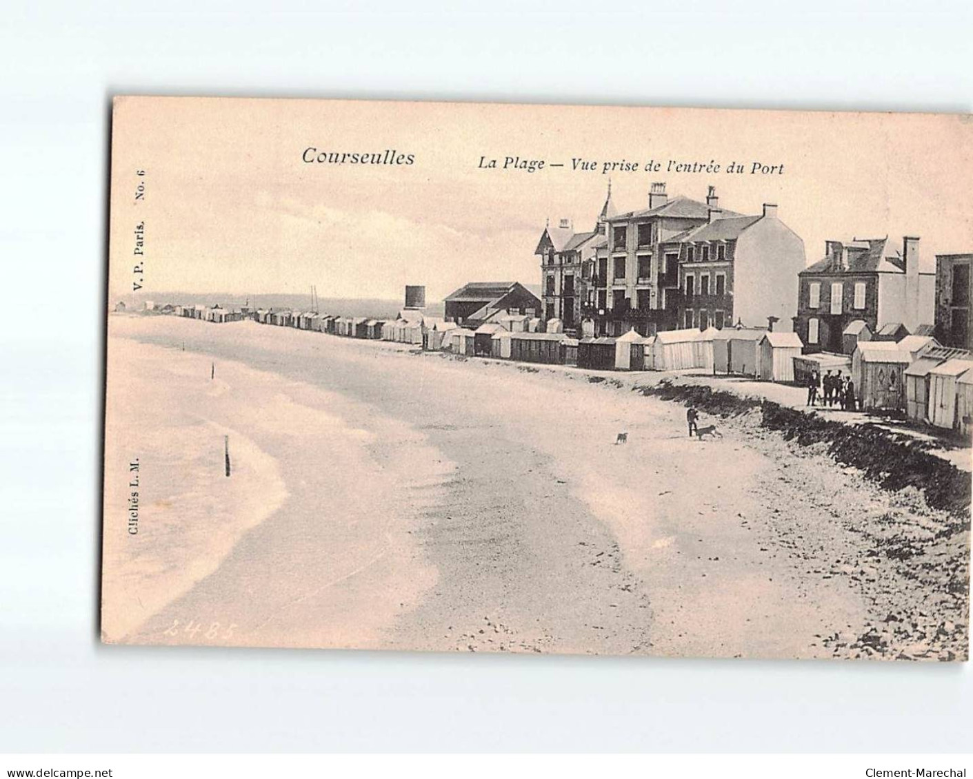 COURSEULLES SUR MER : La Plage, Vue Prise De L'entrée Du Port - Très Bon état - Courseulles-sur-Mer