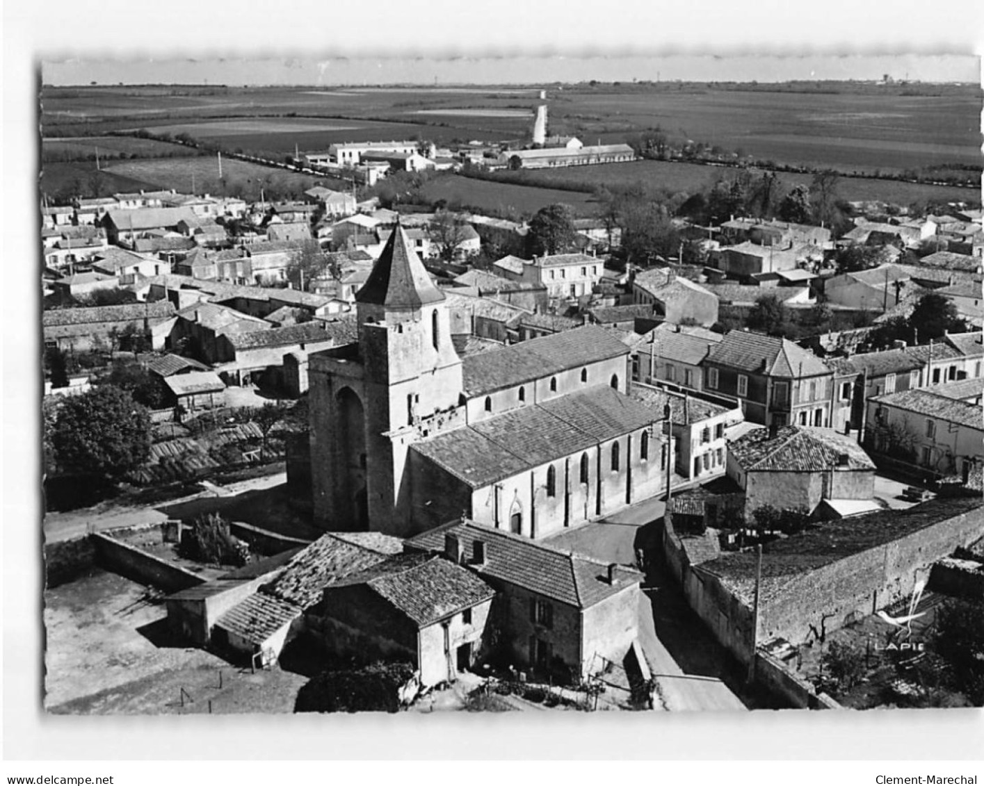 THAIRE : L'Eglise Et Le Bourg - Très Bon état - Autres & Non Classés