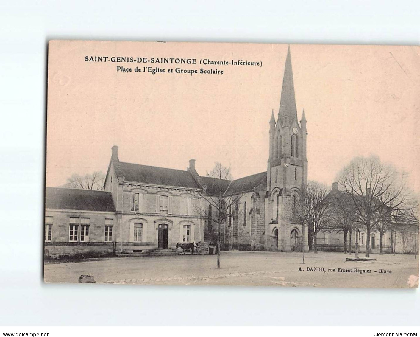 SAINT GENIS DE SAINTONGE : Place De L'Eglise Et Groupe Scolaire - état - Altri & Non Classificati