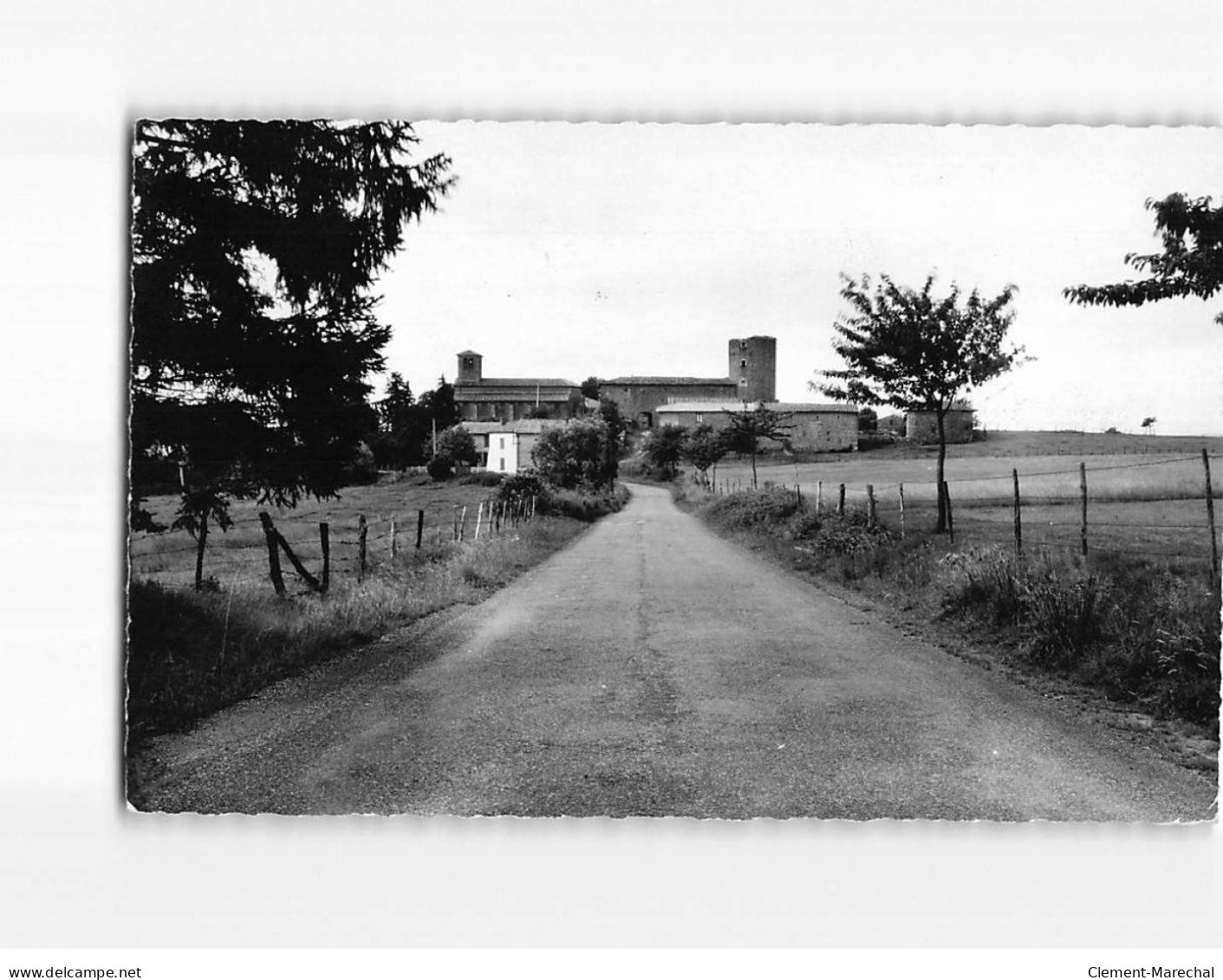 SAINT POLGUES : Entrée Du Village - Très Bon état - Andere & Zonder Classificatie