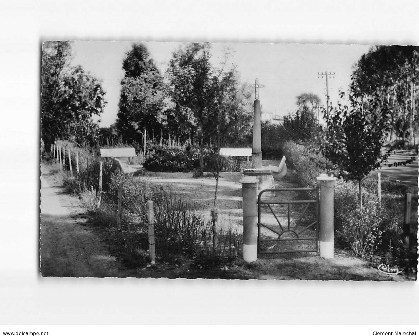 SAINT MARCELLIN : Entrée Du Village Et Le Square - Très Bon état - Other & Unclassified