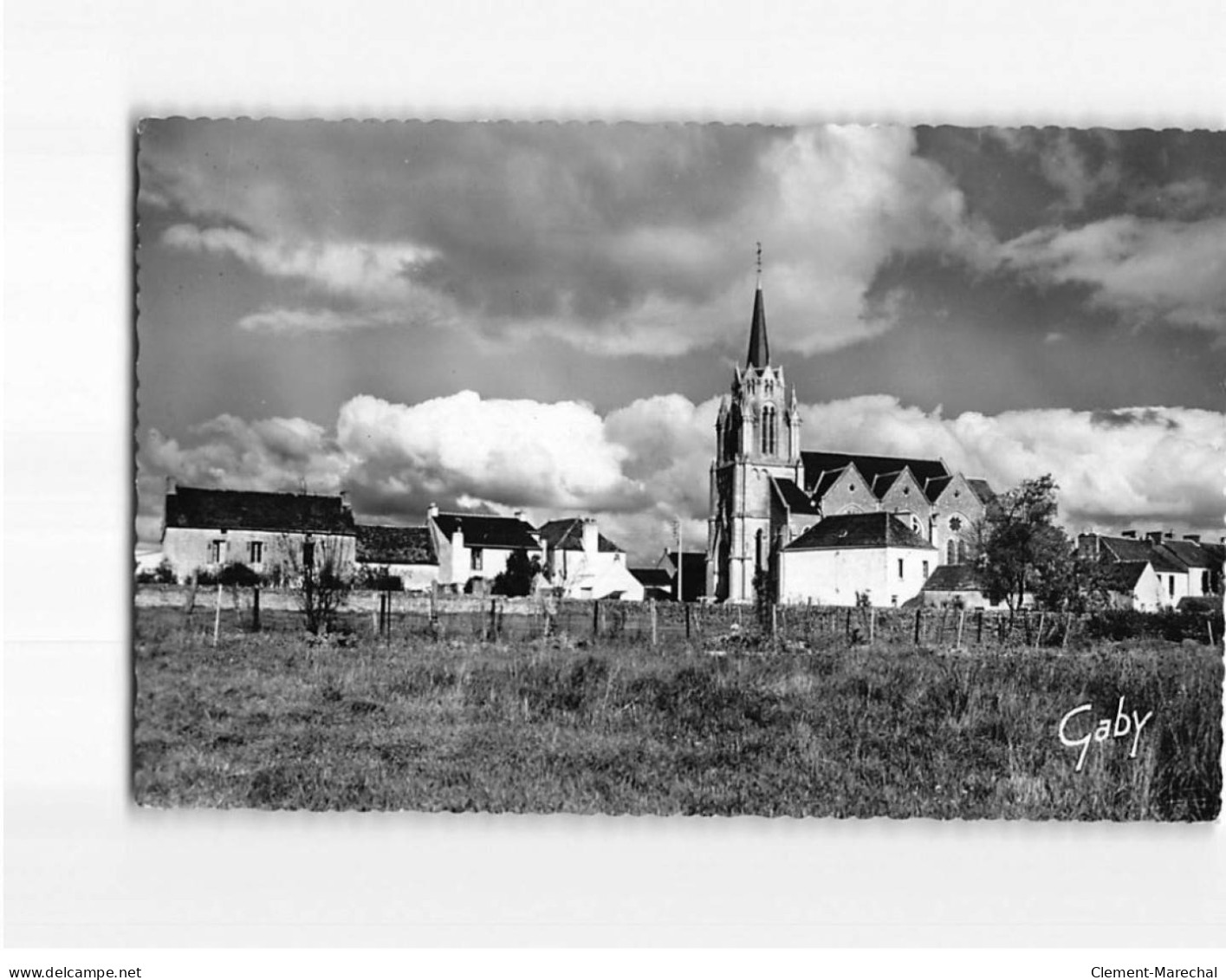 SAINT MALO DE GUERSAC : Vue Générale Et L'Eglise - Très Bon état - Other & Unclassified