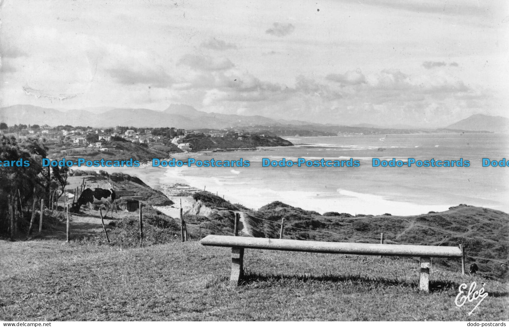 R089071 Bidart. Basses Pyrenees. La Plage. Au Fond Les Trois Couronnes Et Les Mo - Monde