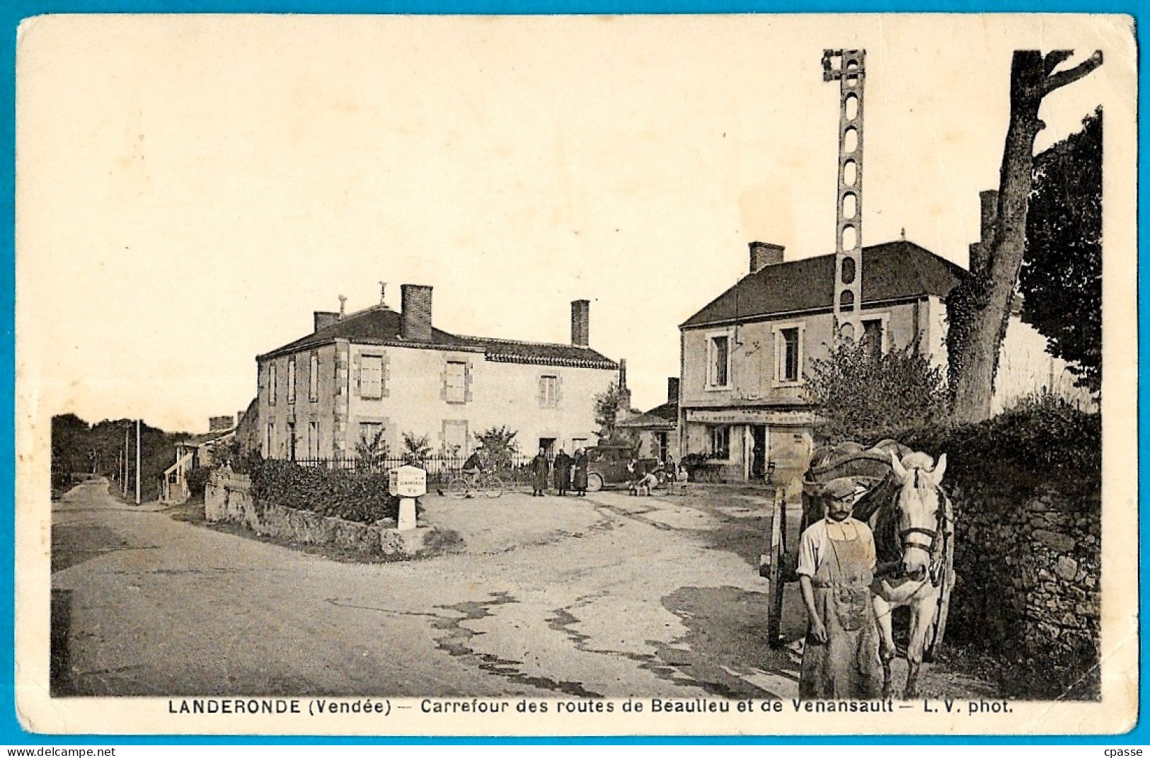 CPA 85 LANDERONDE Vendée - Carrefour Des Routes De Beaulieu Et De Venansault ° L.V. Phot (voir état) - Other & Unclassified