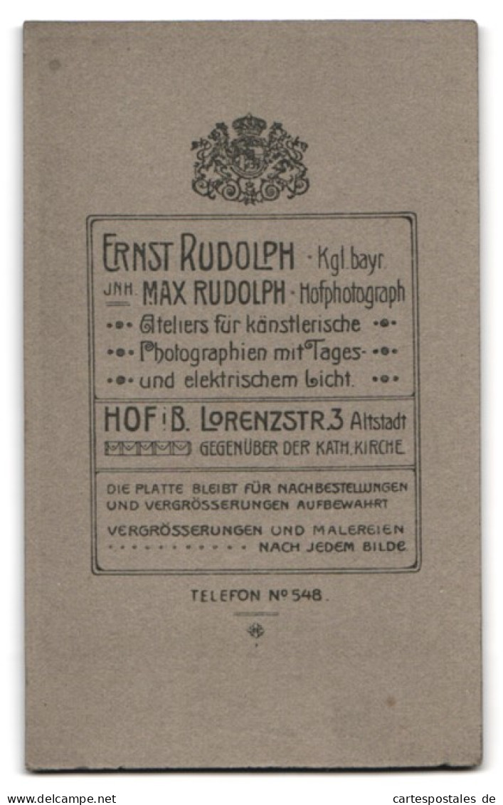 Fotografie Ernst Rudolph, Hof, Altstadt-Lorenzstrasse 3, Junger Bube Am Tisch Stehend  - Anonyme Personen