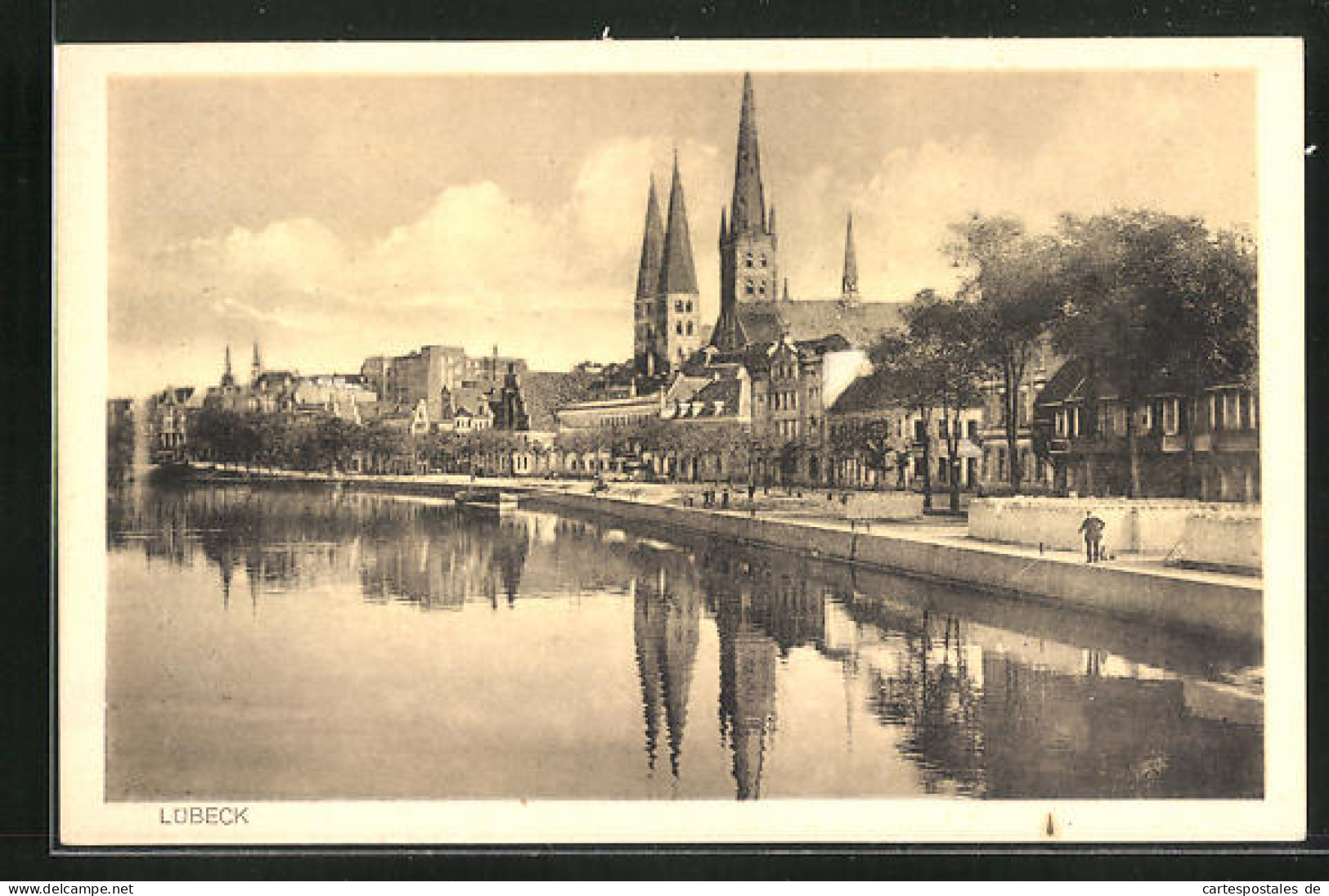 AK Lübeck, Ortspartie Mit Kirchen Und Boot  - Luebeck