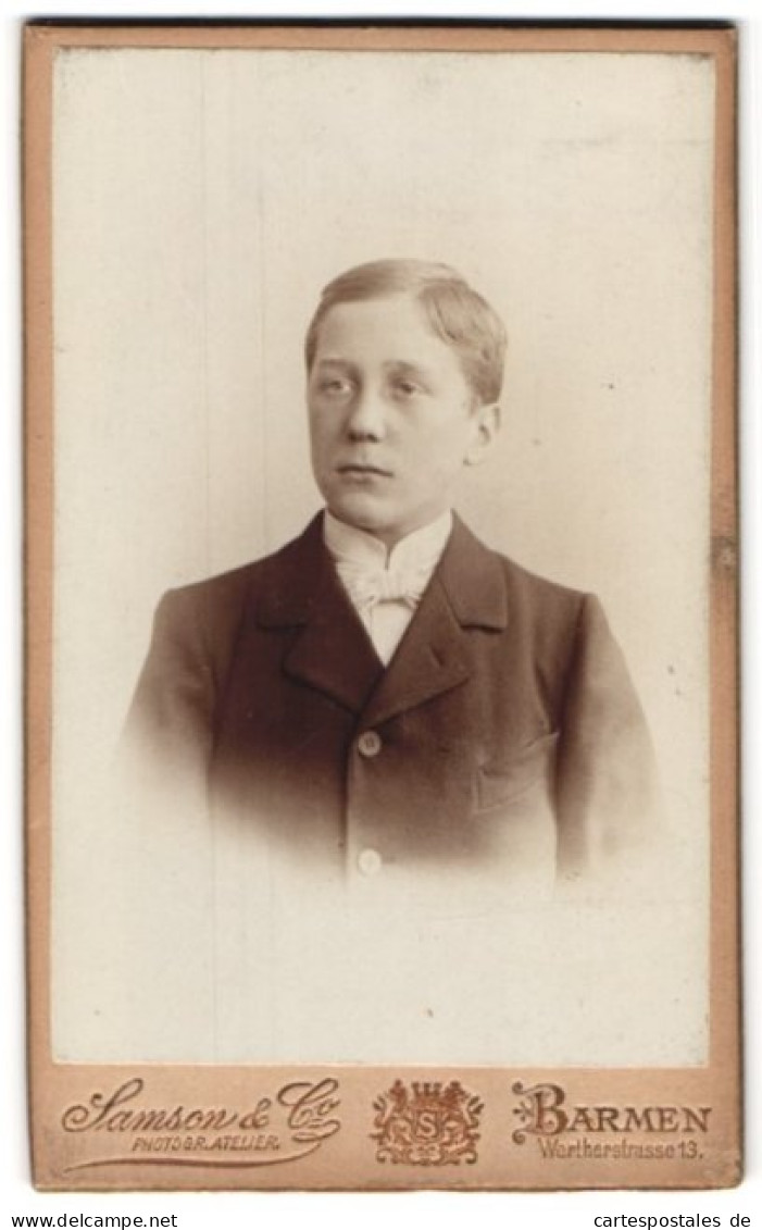Fotografie Samson & Co., Barmen, Wertherstrasse13, Portrait Junger Mann Im Anzug Mit Krawatte  - Anonyme Personen