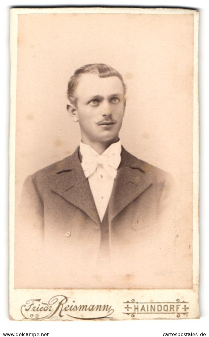 Fotografie Friedr. Reismann, Haindorf / Böhmen, Portrait Charmanter Junger Mann Im Jackett  - Personnes Anonymes